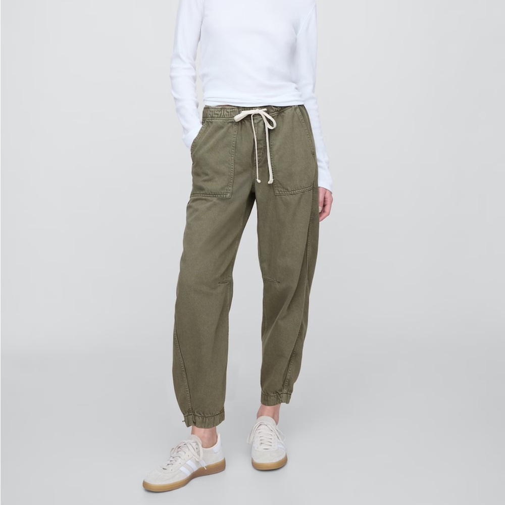 GAP Mid-Rise Pull on Soft Barrel Jeans